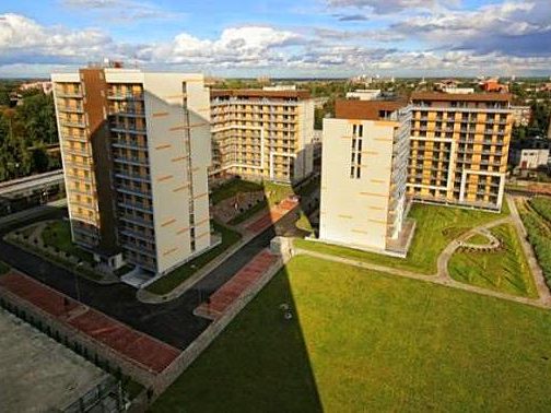 Dzīvojamās ēkas Ropažu ielā 12